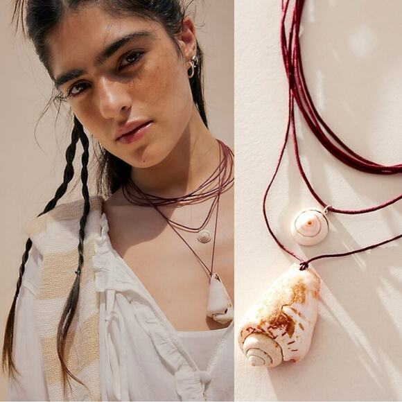 Free People Carolina Shell Layered Necklace Beach Bohemian Summer NEW Burgundy - Picture 1 of 11